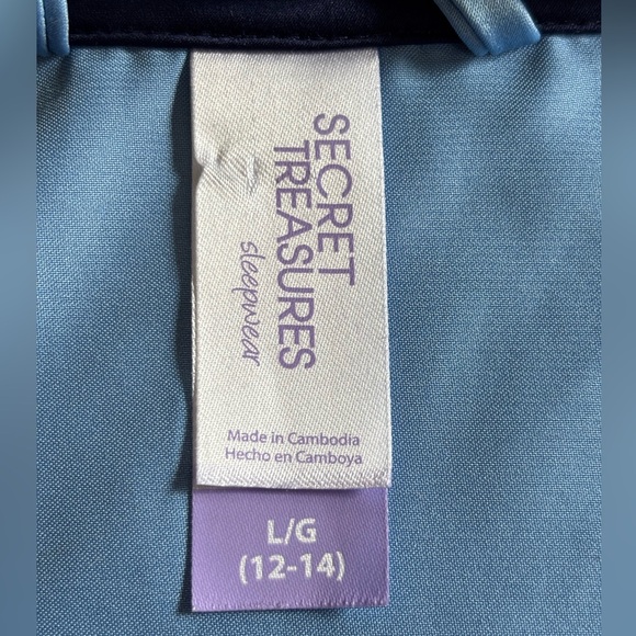 Secret Treasures Robe - Picture 10 of 10